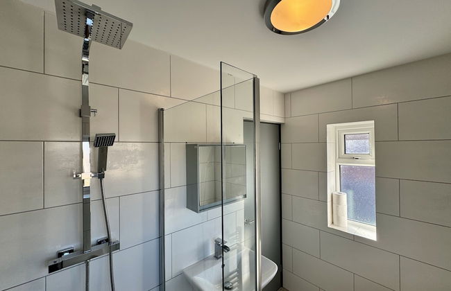 Sandringham House Serene Escape Cottage - Photo 39