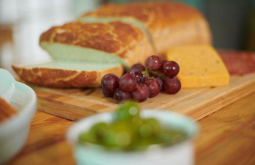 Min Yr Afon, A charming Laugharne Cottage, close to Castle, Estuary & Cafés - Photo 18