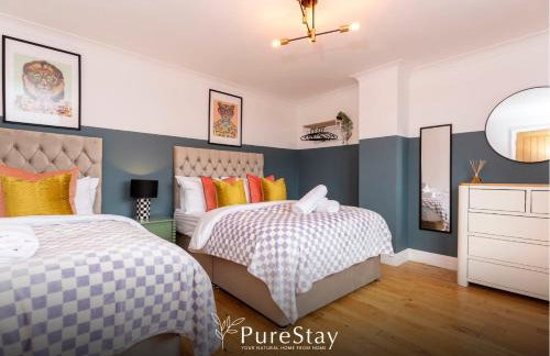 Stunning Bishop Auckland House with 5-bedrooms & 8 Beds Sleeps 12 with Free Parking by PureStay - Foto 5