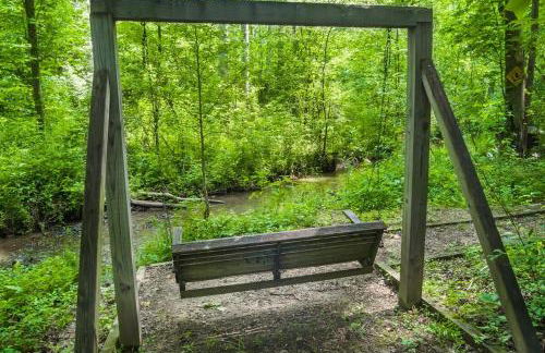 Peaceful Hideaway Treehouse near Little River Canyon - Foto 28
