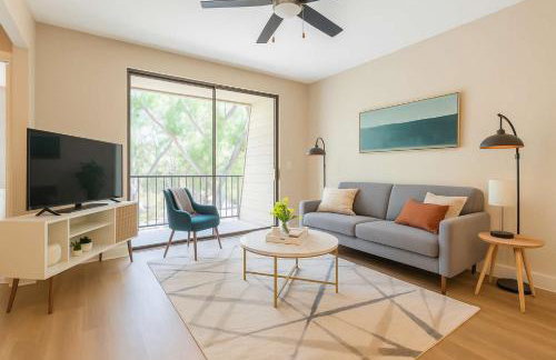 Boulevard Stays Calm 1BR King Retreat Poolside Bliss Gym & Parking - Foto 1