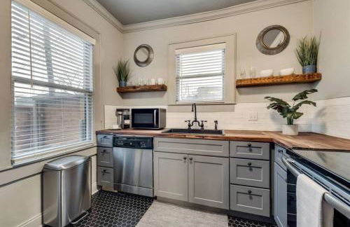 Boho 1BR Condo w Private fenced yard - Foto 8