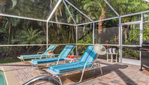 Spacious 3 Bed 3 Bath Pool Home in Naples - Photo 5