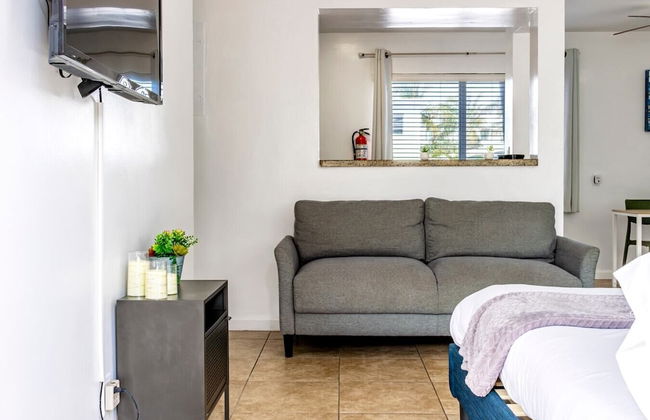 Secluded Hollywood Studio, Walk to Beach & Boardwalk - Photo 3