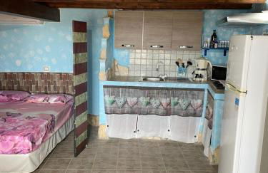 Mini Ottema - Photo 1