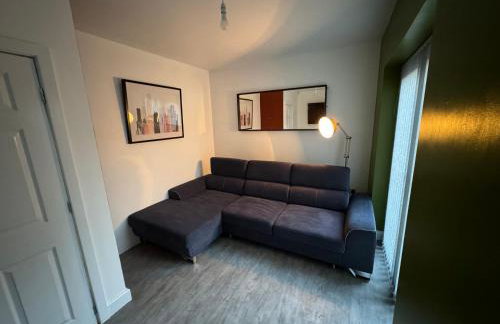 3- Bedroom House -Private Parking - contractors welcome- 2 Min M62 - Foto 7