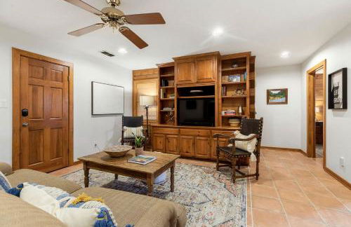 Impressive Modern Cabin with Beautiful Interior and Exterior in Ingram, Texas - Foto 49