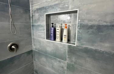 The Blue House- Backyard, grill, pets welcome - Foto 29