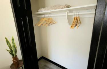 Minutes from the Beach! Navy Base and fishing pier! - Foto 8