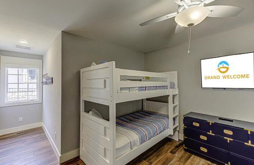 Lakefront Family Home for 12 w Picturesque Views & Patio - Foto 32