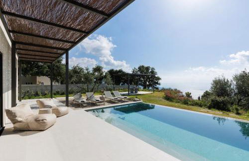 Paloubi Estate - Photo 1