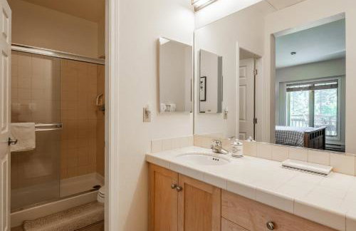 Mammoth Green #210 - Nearly Ski-in Ski-Out 2 Bedroom 2 Bath, Sleeps 6 on Golf Course - Photo 15