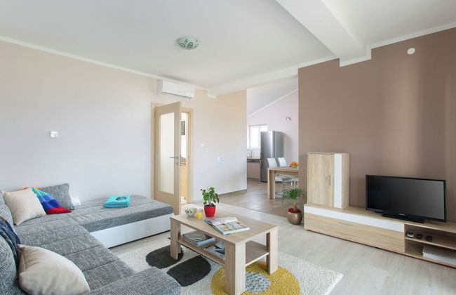 Detached Villa With Private Pool Located on Hill Overlooking Kvarner - Foto 12