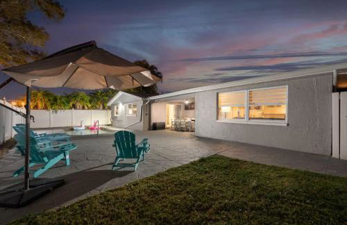 Home With Heated Pool Near Beaches - Foto 38