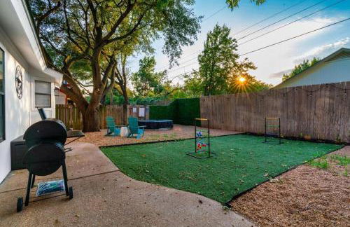 Charming & Bright W Lounging Pool and Hot Tub - Photo 90