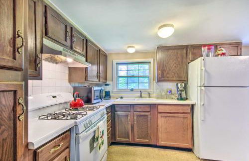 Charming Farm Cottage with Fire Pit and Grill! - Foto 12