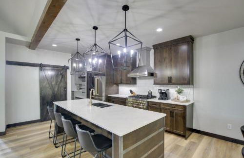 Luxurious Lead Vacation Rental with Private Hot Tub! - Foto 7