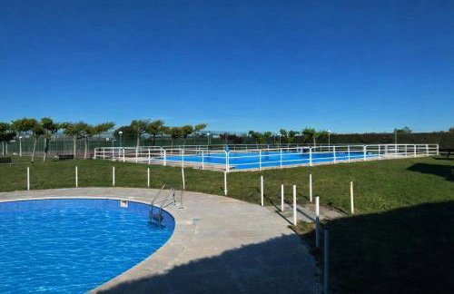 Amplio y Cómodo chalet a 15 minutos del centro con piscina y pistas de tenis - Foto 24