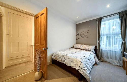 Stylish London Flat with Free Parking & Fast Transport to Central London - Foto 15