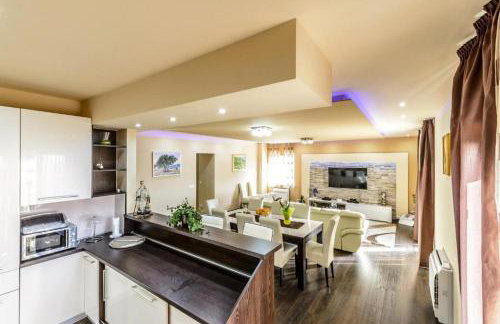 Countyside Retreat Six Bedroom Villa with Pool - Foto 7