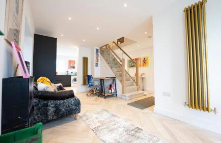 Stylish 4-Bed House in Arley - Photo 1