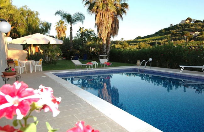 Holiday Home With Private Pool, Near the Beach - Foto 1