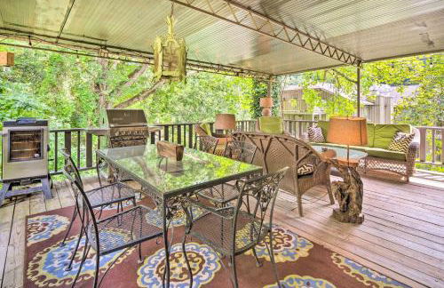 Deck with Fireplace Pet-Friendly Lake Lure Retreat - Foto 35