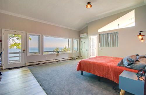 4 Mi to Downtown Plymouth! Bayfront Home with Deck - Foto 18