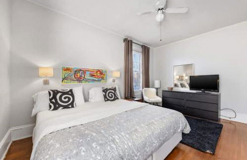 Retro 1BR in Elizabeth with Porch & Eclectic Design - Foto 9