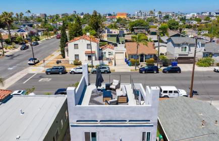 Modern Urban Escape Rooftop & Walkable Fun - Foto 22