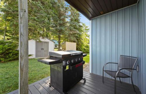 Lakefront - Spacious Family Getaway with Dock! - Foto 48