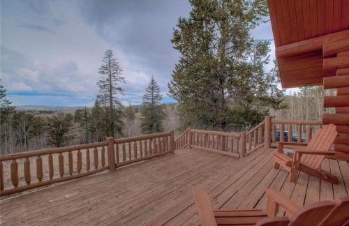 Cozy Log Cabin Loft Hot Tub on 5 wooded acres - Foto 2