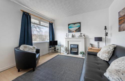 2 Bed Chalet - Sleeps 4 - River and Mountain Views - Foto 6