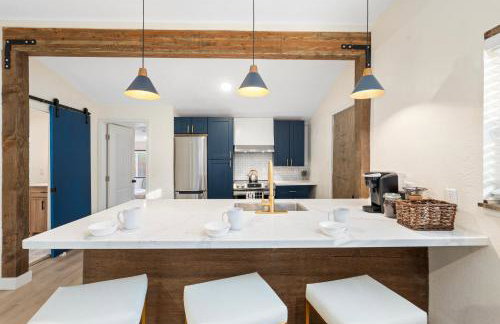 Walk to Old Town - Cozy Restored Cottage - Foto 9