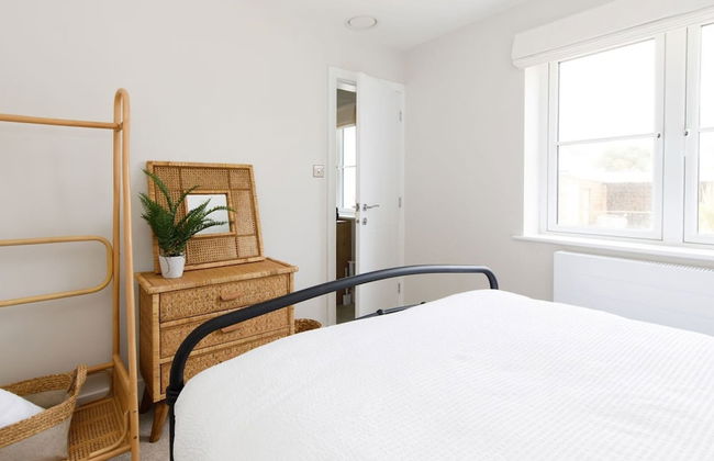 Mariners Stylish Beachside Getaway With Sea Views - Photo 76