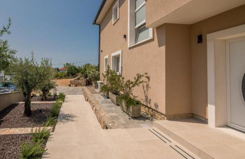 Villa with nice pool, luxuriously furnished, quiet area - by TRAVELER tourist agency Krk ID2389 - Foto 45