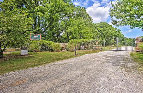 Spacious and Secluded Cabin 25 Mi to Bentonville! - Foto 38