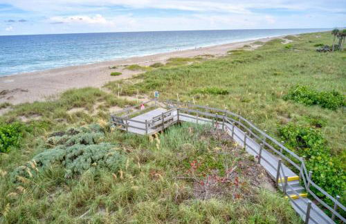 Chic Ocean Getaway - Walk to Beach, Pool & Hot Tub - Foto 16