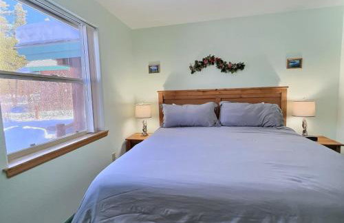 2 Bed Cabin Fireplace Lodgepole Pines - Foto 10