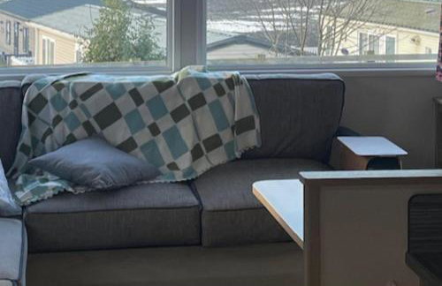 Cabin - Sleeps 4 - Pets Ok - Balcony - Parking - Foto 10