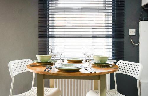 RELAXED CENTRAL HOUSE LOCATED IN WEST READING CLOSE TO TOWN CENTRE with FREE DRIVE WAY PARKING, WI FI & NETFLIX BY AI ESTATE GROUP - Foto 8