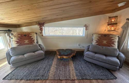 Blueberry Farm Cottage, Hot Tub, Creek, Game Room - Foto 38