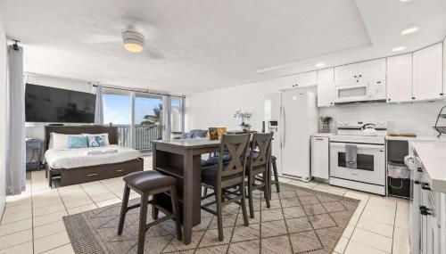 Amazing Beachfront Condo with AC - Photo 4