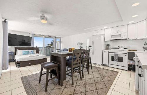 Amazing Beachfront Condo with AC - Photo 4