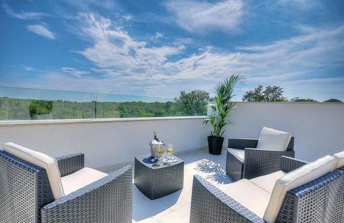 Villa Onyx for 12 people near Porec with 65 private pool and jacuzzi - Photo 18