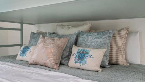 2 Blocks to the Beach! Pool & Golf Cart, Sleeps 21 - Foto 2