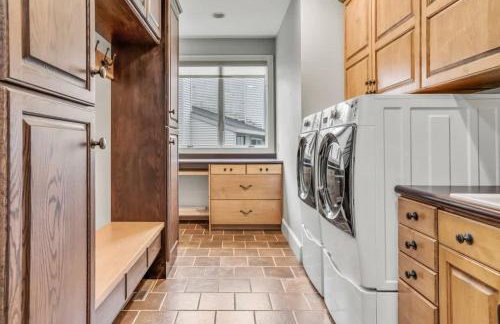 Immerse in Luxury Grand 5BR Lakefront Haven Views - Foto 36