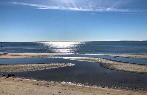 Sunny Beach House Getaway - Steps From Water! - Foto 36