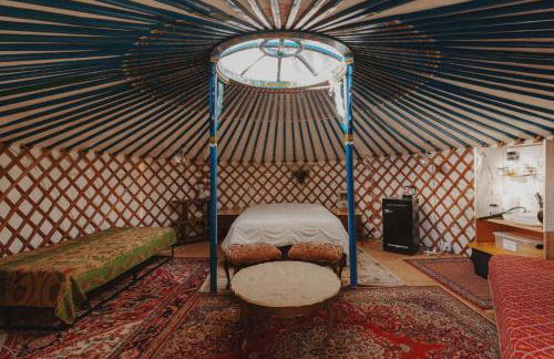Glamping yurt at a nature retreat near Sequoia - Foto 1