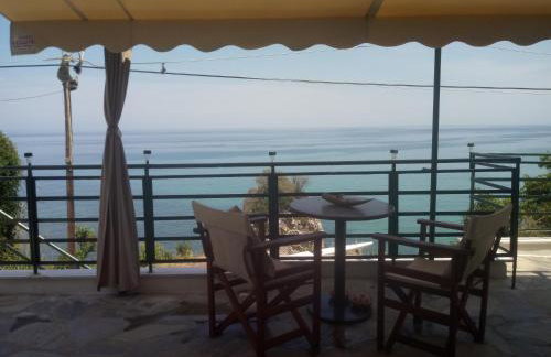 Kamari Guesthouse - Photo 24